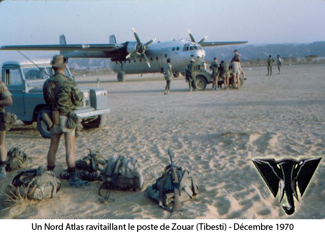 Un Nord Atlas ravitaillant le poste de Zouar (Tibesti) - Décembre 1970 